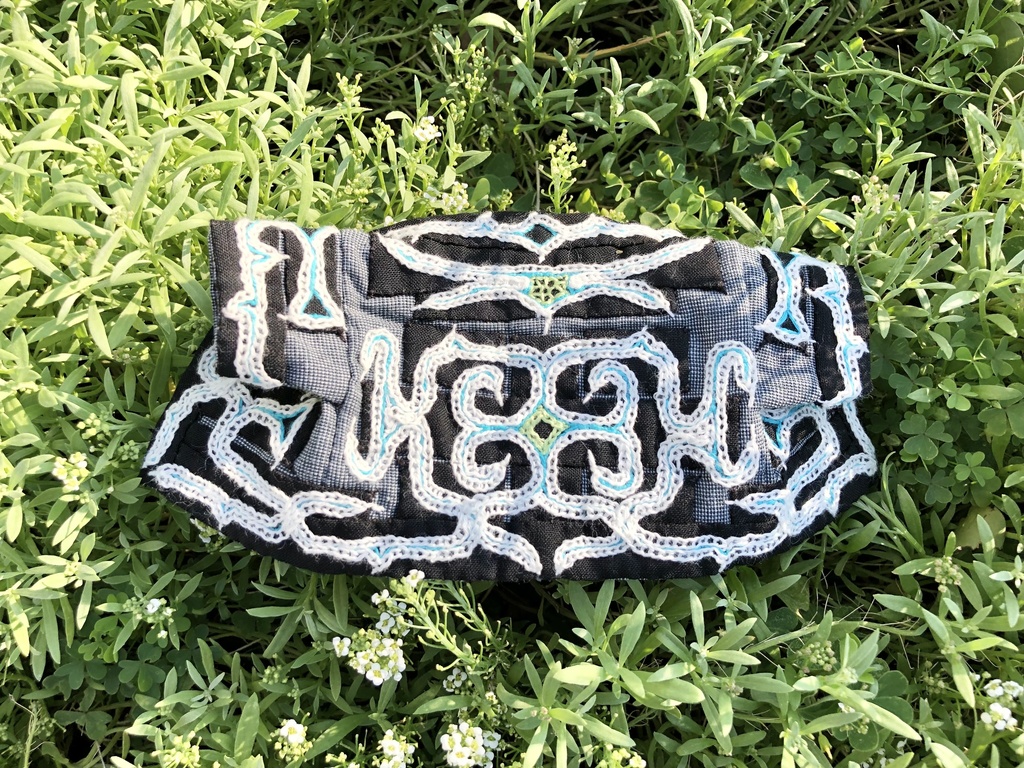 切伏紋様と刺繍の着物