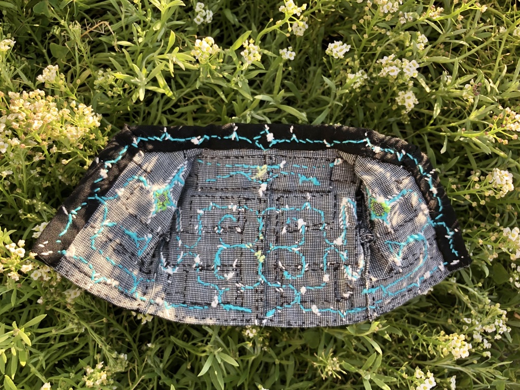 切伏紋様と刺繍の着物