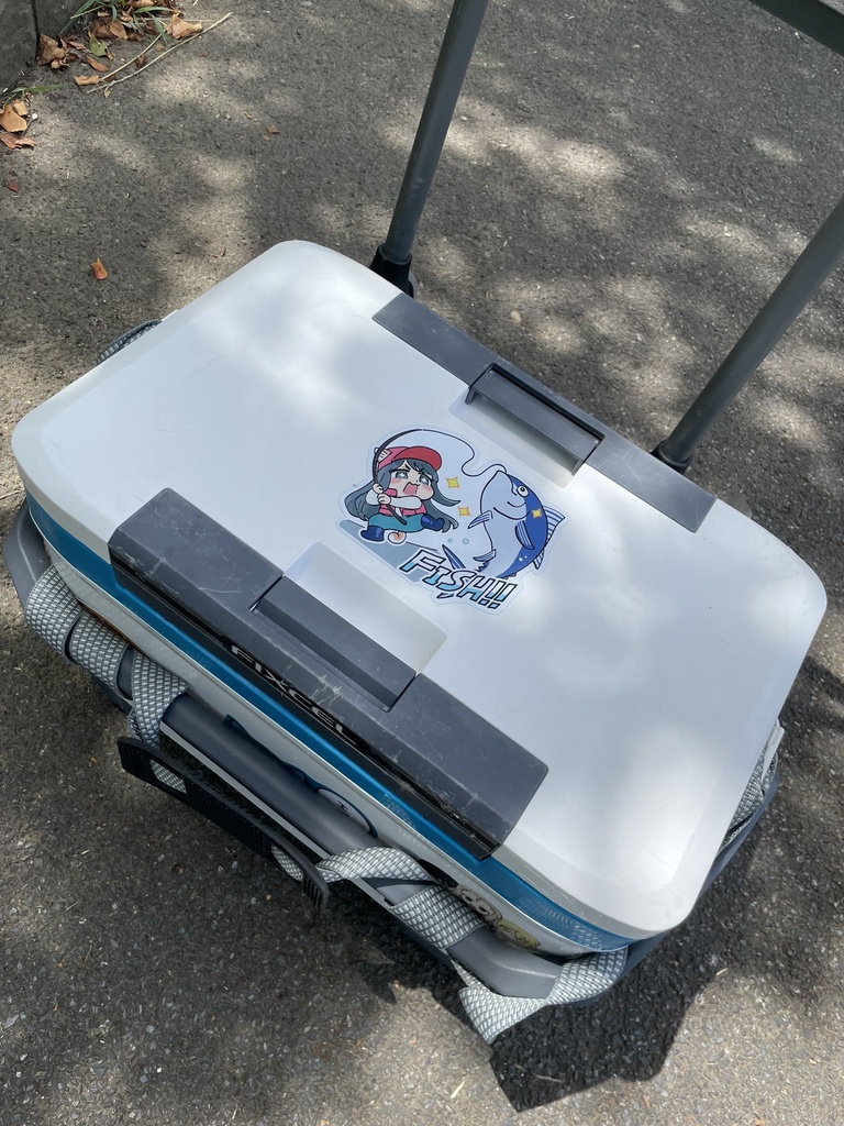 犬耳おばさんステッカー「FISH!!」