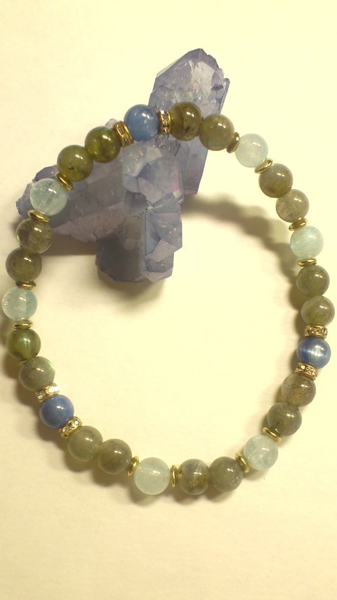 のびる天然石ブレス(カイヤナイト、ラブラドライト、アクアマリン)