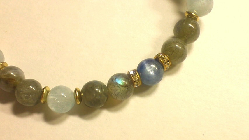 のびる天然石ブレス(カイヤナイト、ラブラドライト、アクアマリン)