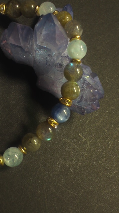 のびる天然石ブレス(カイヤナイト、ラブラドライト、アクアマリン)