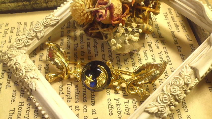 お月様ブローチ