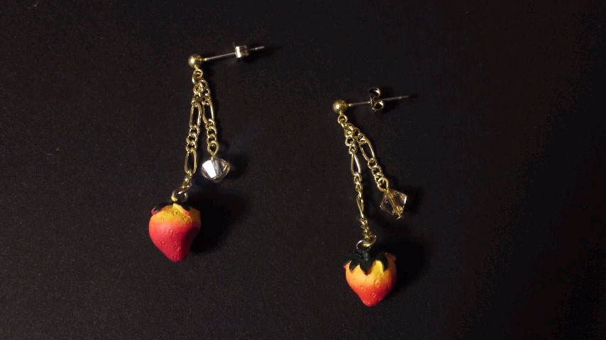いちごピアス(イヤリングに変更できます)