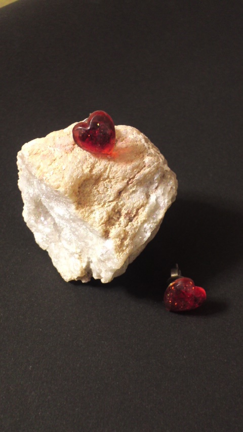 赤いハートピアス