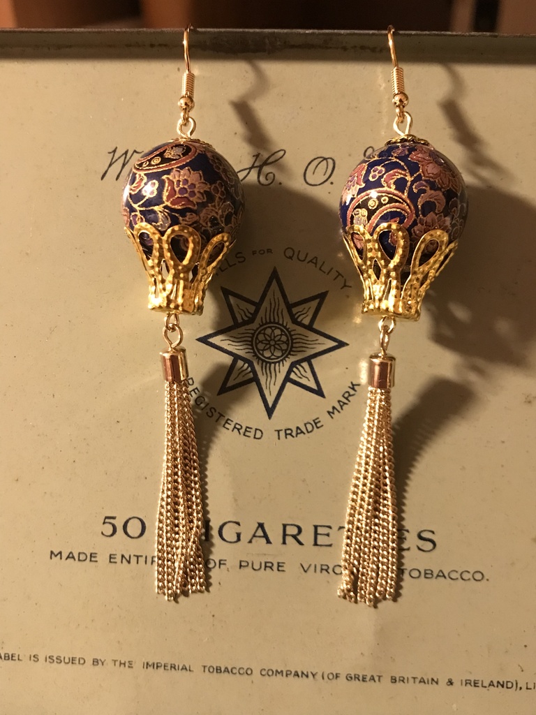 螺鈿風ビーズのピアス(ネイビー)