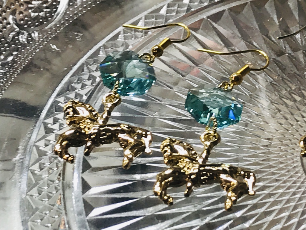 メリーゴーランドのクリスタルピアス