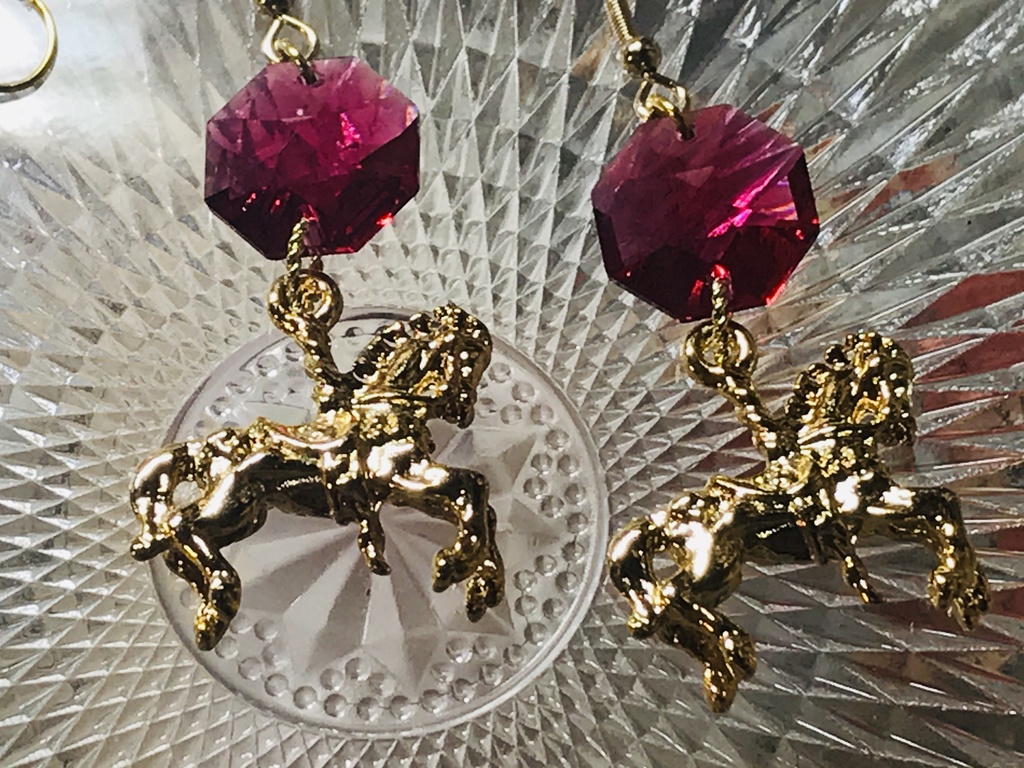 メリーゴーランドのクリスタルピアス