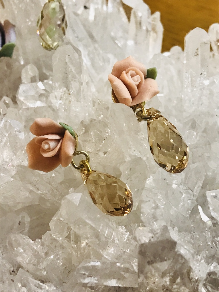 薔薇とクリスタルピアス