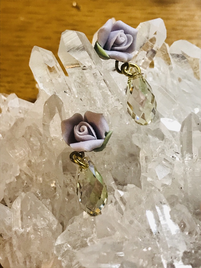 薔薇とクリスタルピアス