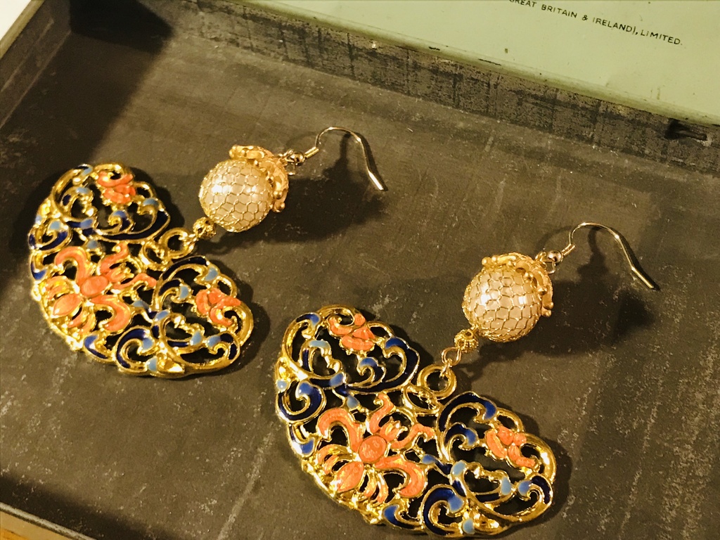 唐草模様ピアス(グリーン・オレンジ)