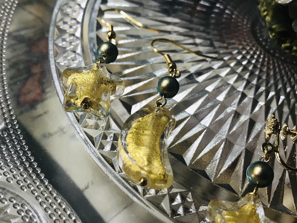 ヴェネチアングラスの星と月の耳飾り