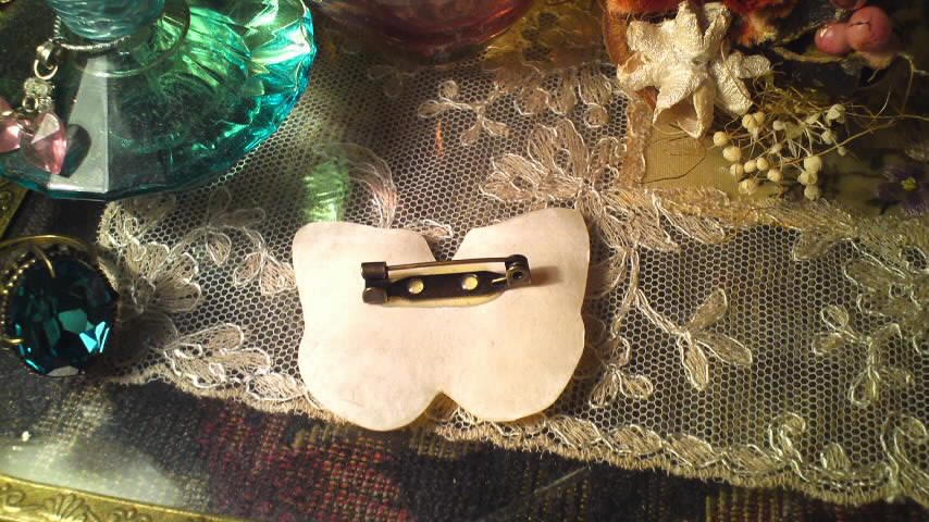 蝶蝶の標本風ブローチ