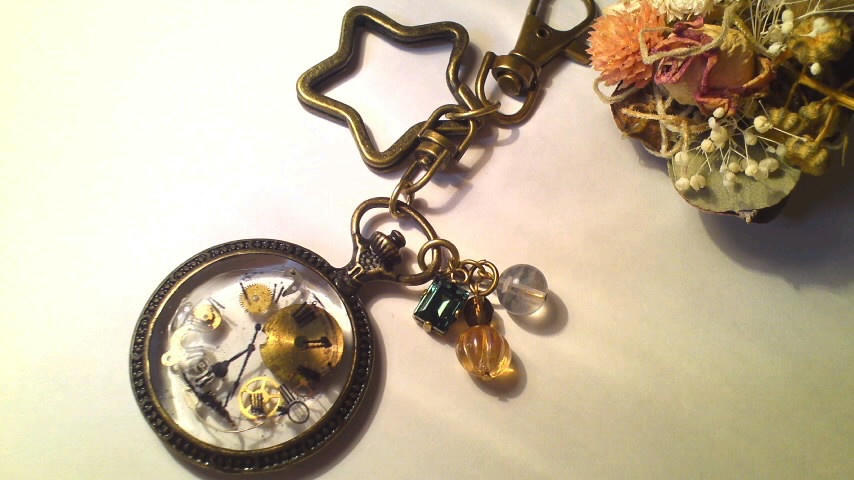 スケルトン懐中時計風キーホルダー