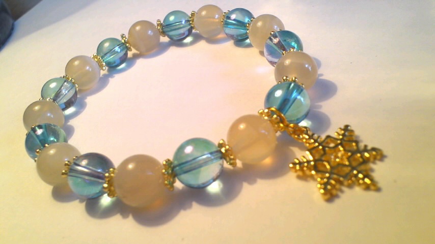 のびる天然石ブレス(スノー)