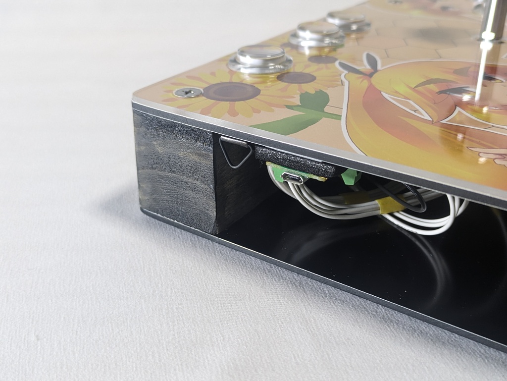 ハンドメイドアケコンVtuber蜂宮葉月