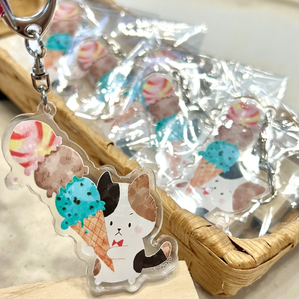 みけにゃんとアイス。 アクリルキーホルダー