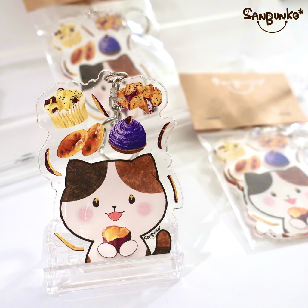 みけにゃんとさつまいもスイーツ。アクリルキーホルダー
