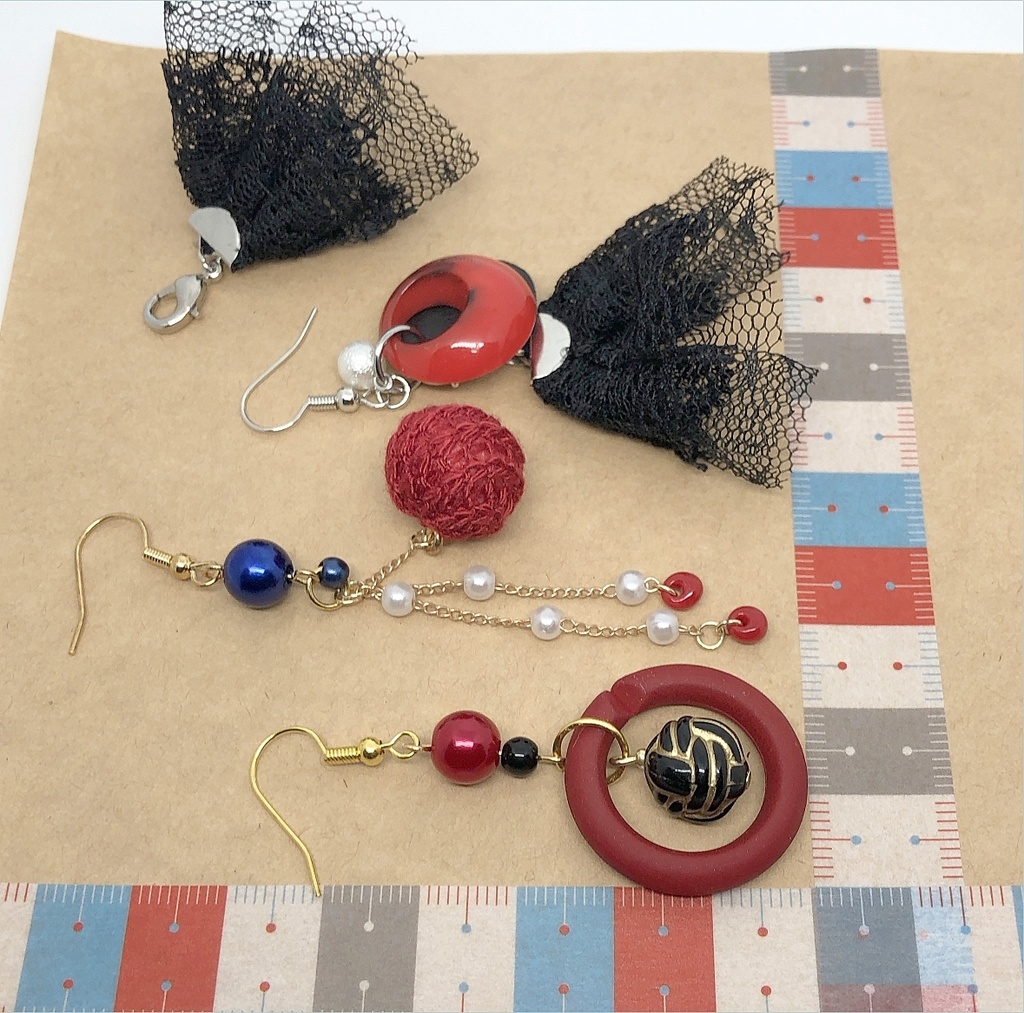 赤い目(ブレスレット&ピアス)