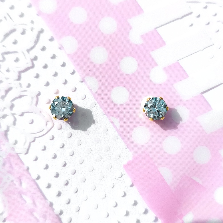 美麗 ゴールドカラー サージカルステンレス グリーンブルー モアサナイト ピアス(5mm