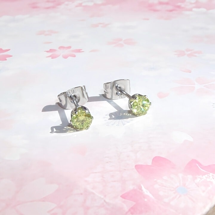 H&C 輝き抜群 対アレルギーサージカルステンレス ライム CZピアス(4mm