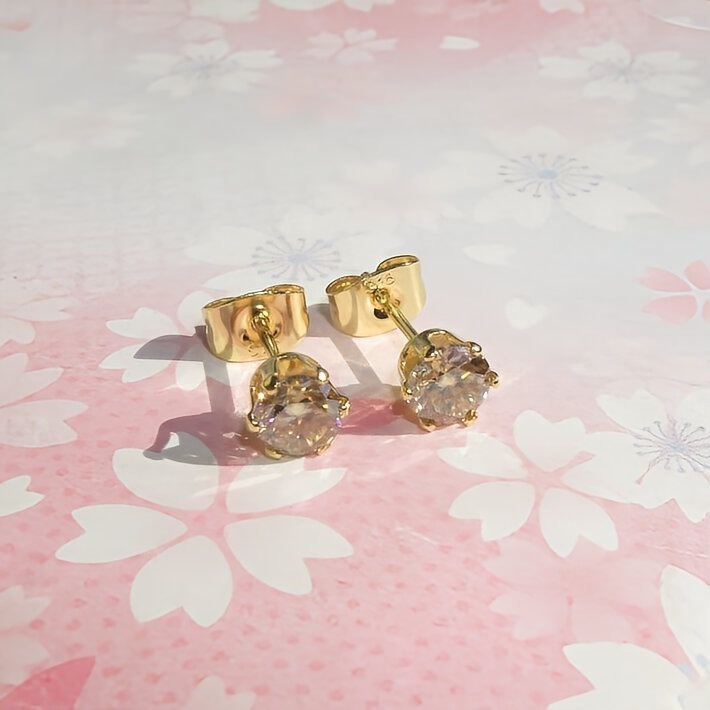 美麗 対アレルギー サージカルステンレス シャンパンゴールド モアサナイト ピアス(5mm