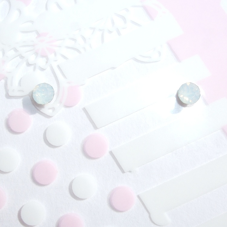 対アレルギー ホワイトオパール スワロフスキーピアス(4mm