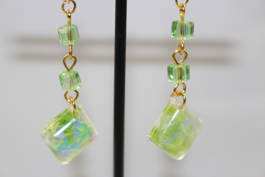 選べるシリーズ アートインクのレジンピアス(イヤリング)ガラスビーズ使用