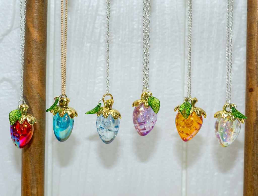 Petit Étoile – Fraise Mignonne Necklace  （フレーズ・ミニョンヌ ネックレス / “ちいさないちご”）