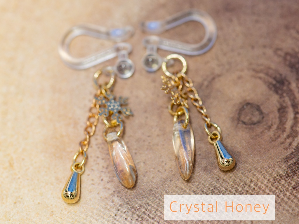 Saison – Goutte de Neige Earrings (グットゥ・ドゥ・ネージュ / “雪のしずく”)