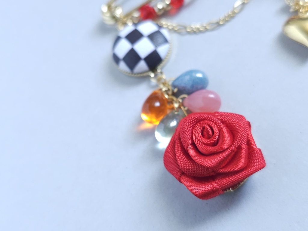 【ツイステ】ハーツラビュル寮イメージブローチ