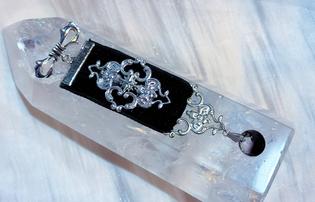 古代人の勲章ブローチ