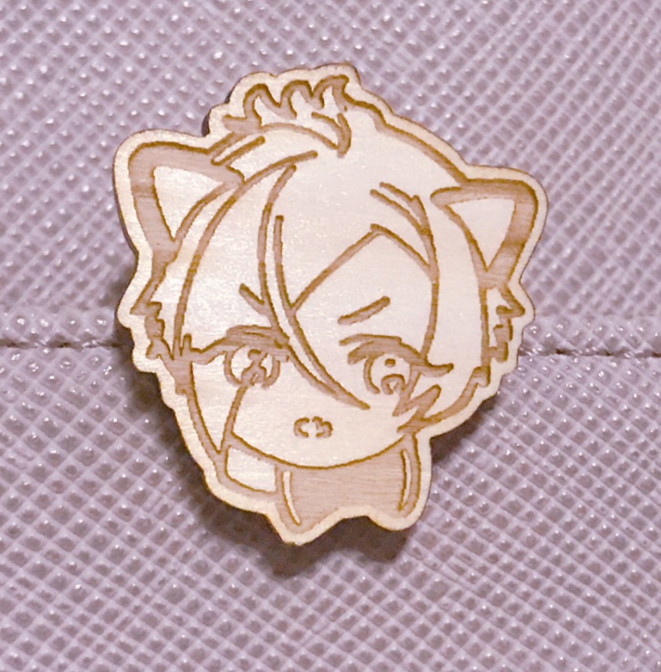 猫膝丸木製バッチ