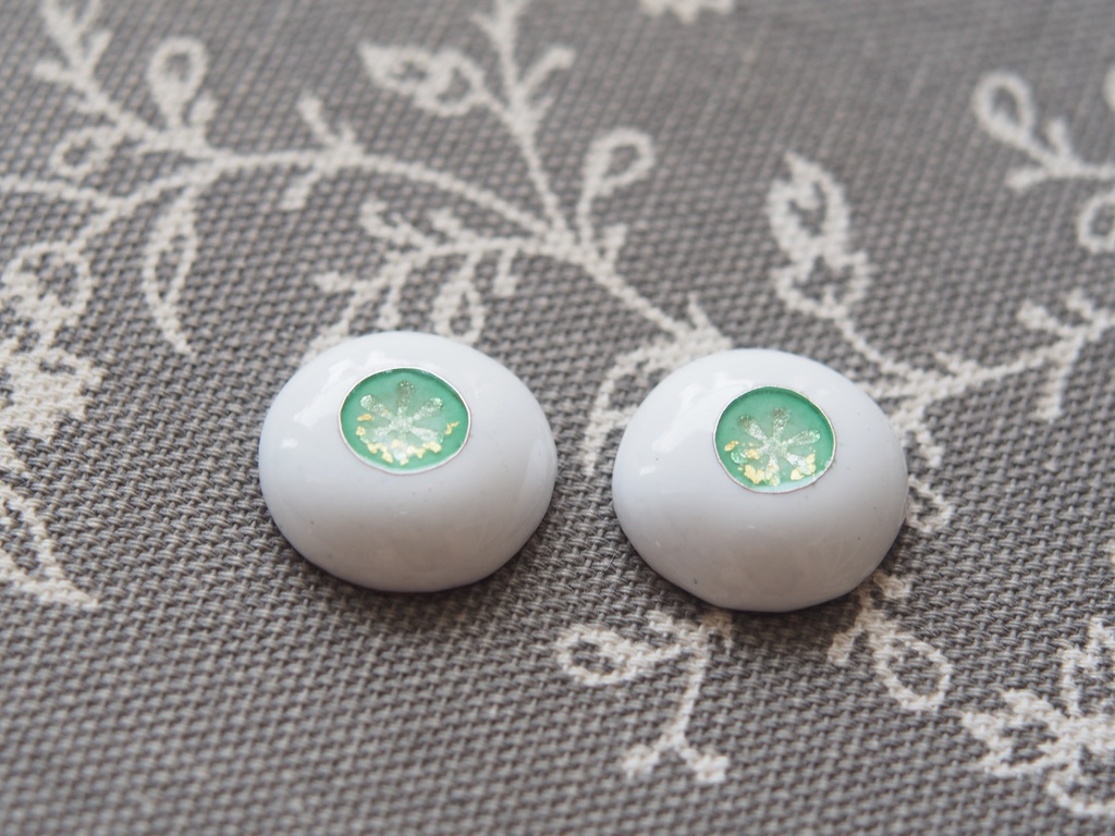 19mm/8.5mmライトグリーン花(金箔使用)七宝グラスアイ