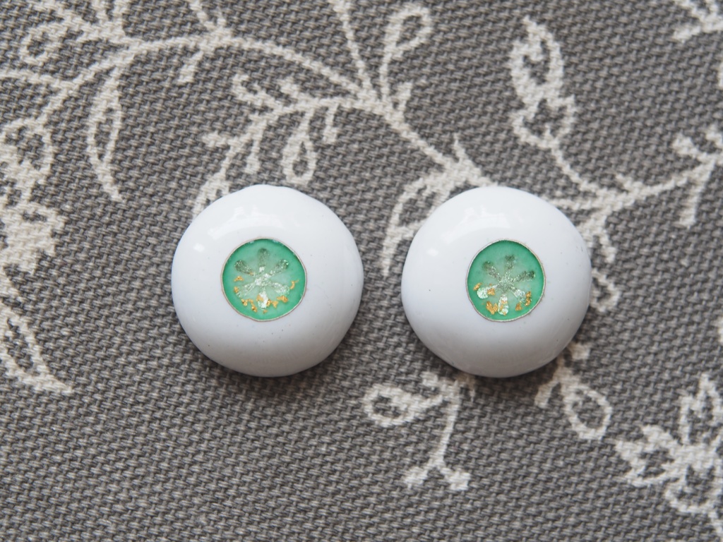 19mm/8.5mmライトグリーン花(金箔使用)七宝グラスアイ