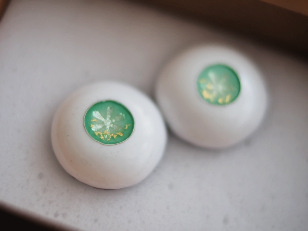 19mm/8.5mmライトグリーン花(金箔使用)七宝グラスアイ