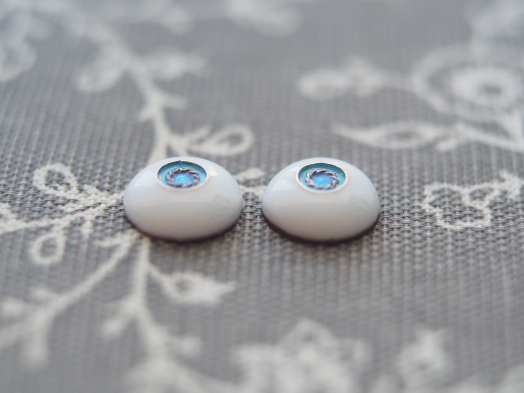 12mm/5.5mm 小虹彩ブルー×グリーンジェムタイプ 七宝グラスアイ 七宝焼きドールアイ