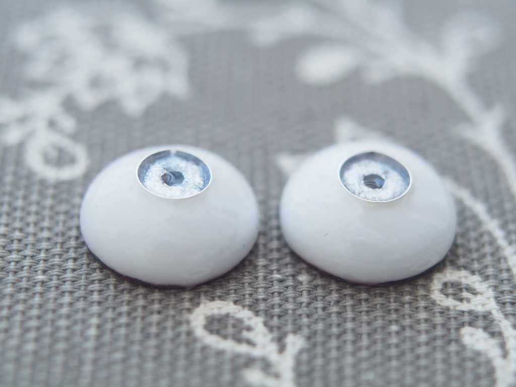 13.5mm/6mm 小虹彩シルバー系 ジェムタイプ 七宝グラスアイ