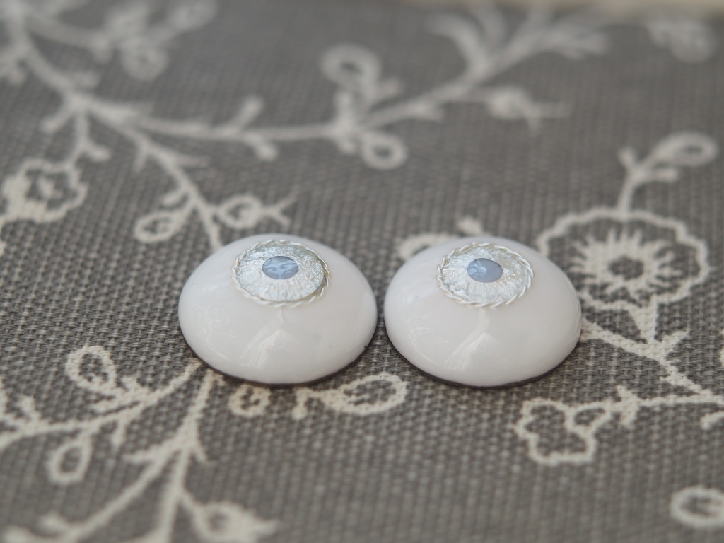 18mm/9mm 白銀 虹彩線ありジェムタイプ 七宝グラスアイ