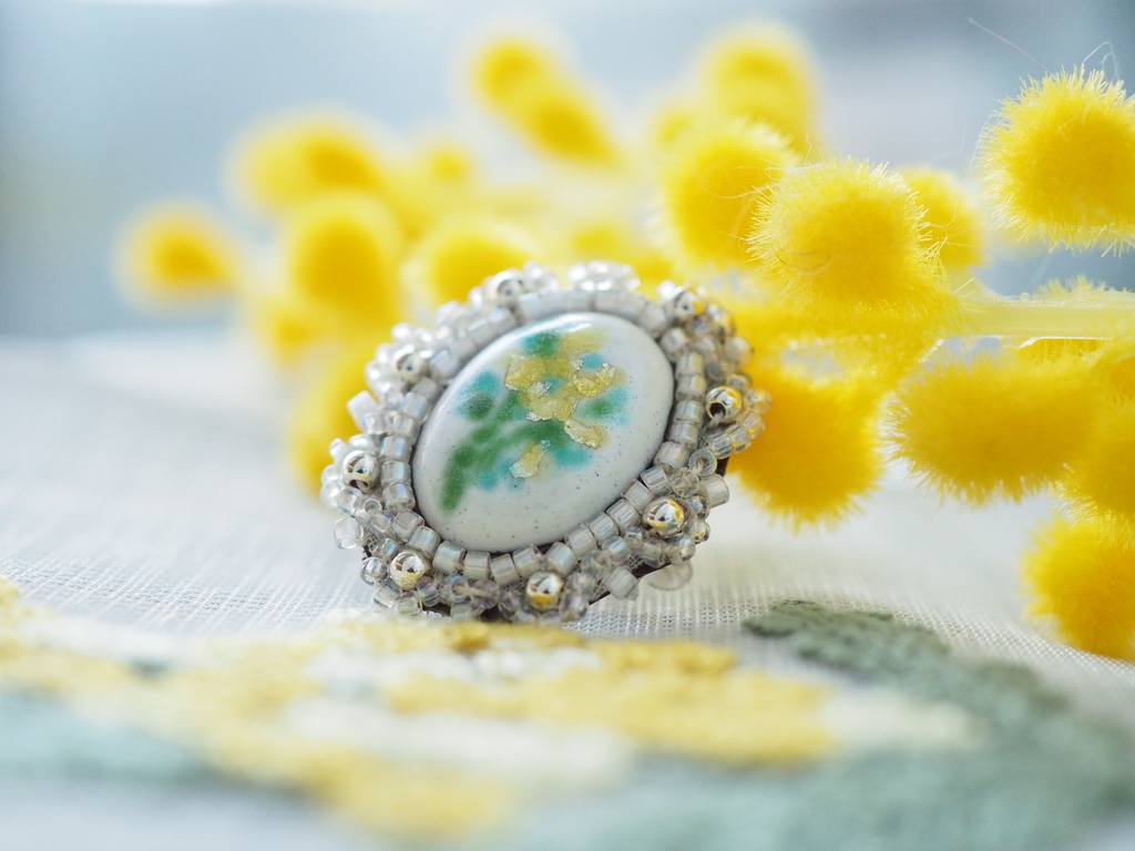 【B品】ミモザ 七宝焼き×ビーズ刺繍 ドールサイズブローチ