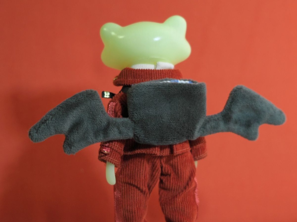 【ドルショでは黒のみ持ちこみ予定】羽根のショルダーバッグ