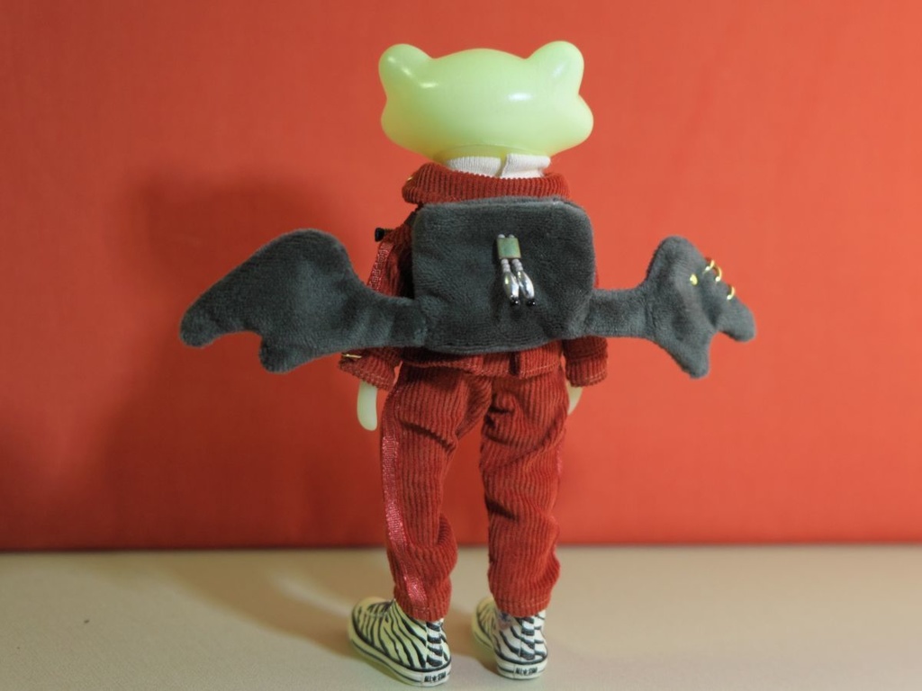 【ドルショでは黒のみ持ちこみ予定】羽根のショルダーバッグ