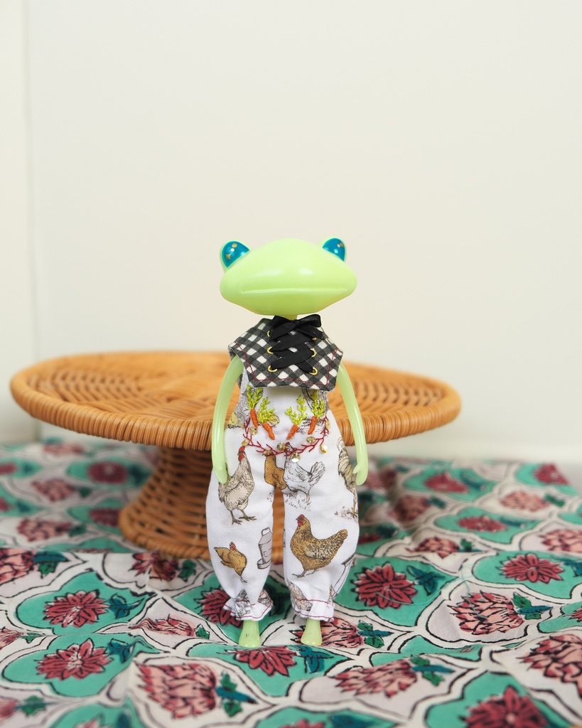 4/28~【ワンダーフロッグサイズ】エンブロイダリーサロペット