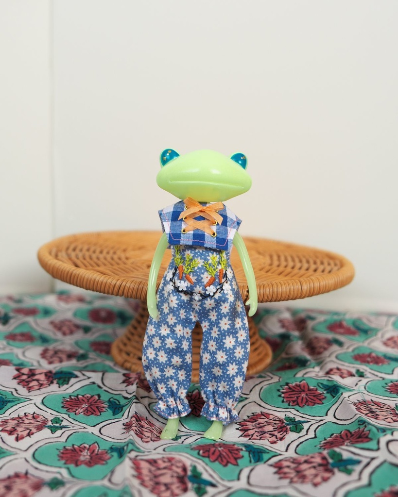 4/28~【ワンダーフロッグサイズ】エンブロイダリーサロペット