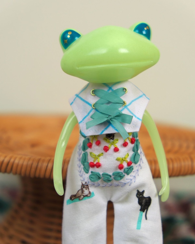 4/28~【ワンダーフロッグサイズ】エンブロイダリーサロペット