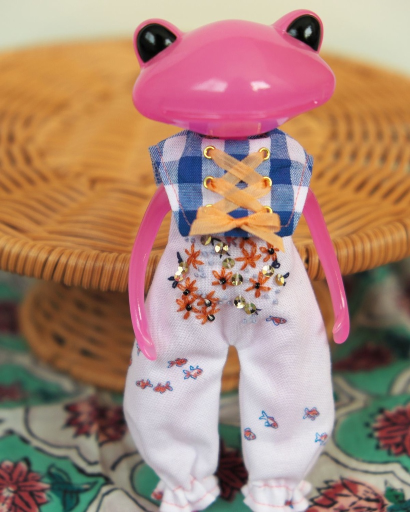 4/28~【ワンダーフロッグサイズ】エンブロイダリーサロペット