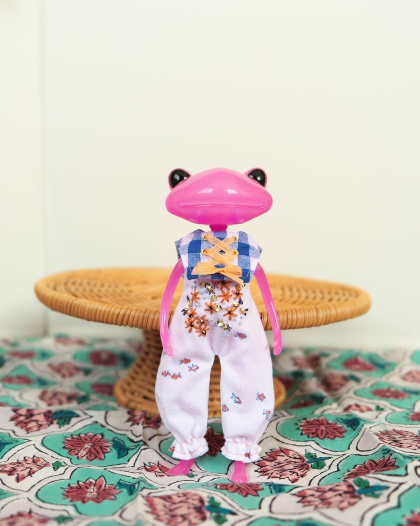 4/28~【ワンダーフロッグサイズ】エンブロイダリーサロペット