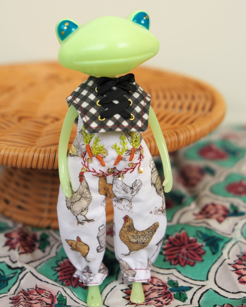 4/28~【ワンダーフロッグサイズ】エンブロイダリーサロペット