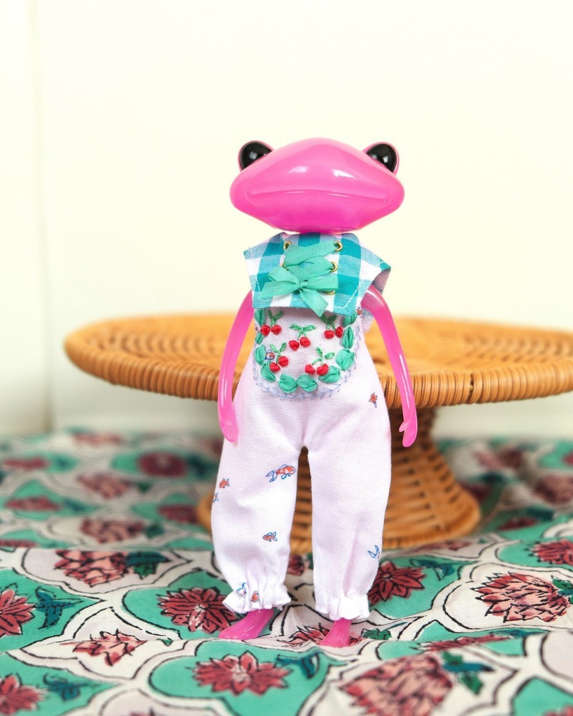 4/28~【ワンダーフロッグサイズ】エンブロイダリーサロペット