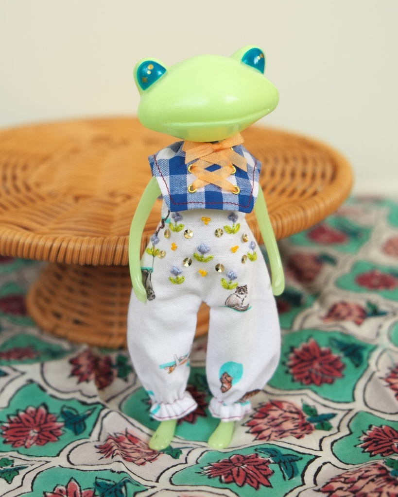 4/28~【ワンダーフロッグサイズ】エンブロイダリーサロペット 2